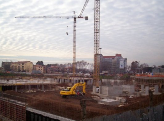 Il cantiere in corso a Piazza dei Navigatori per la costruzione di uffici e servizi commerciali - gennaio 2006